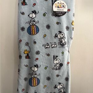 Peanuts Light Blue Snoopy Throw Blanket